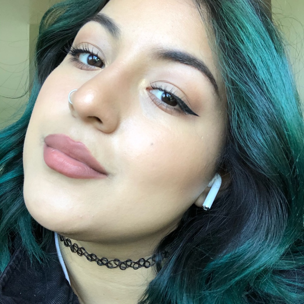 Meet your Posher, Adriana